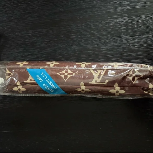 Louis Vuitton-like mini folding Brown Patterned Umbrella - Picture 2 of 5